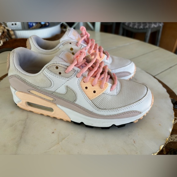 Nike Air Max pink and grey - Picture 2 of 9